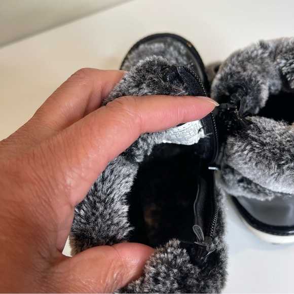 Stuart Weitzman Kids  Ariana Snow Boot - Picture 7 of 11